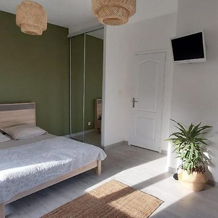사리앙 Chambre Avec Terrasse 아파트 외부 사진