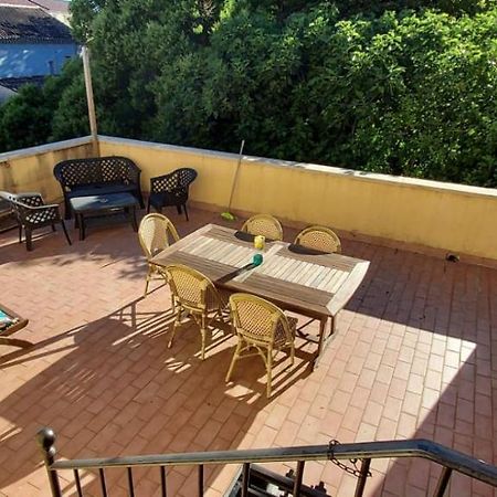 사리앙 Chambre Avec Terrasse 아파트 외부 사진