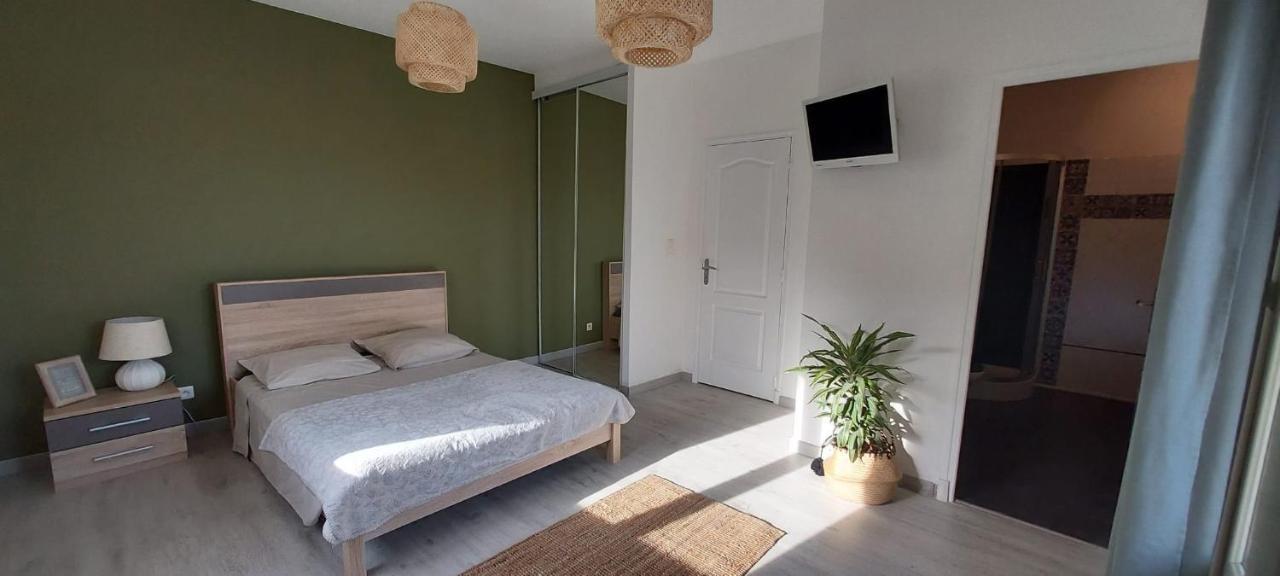사리앙 Chambre Avec Terrasse 아파트 외부 사진