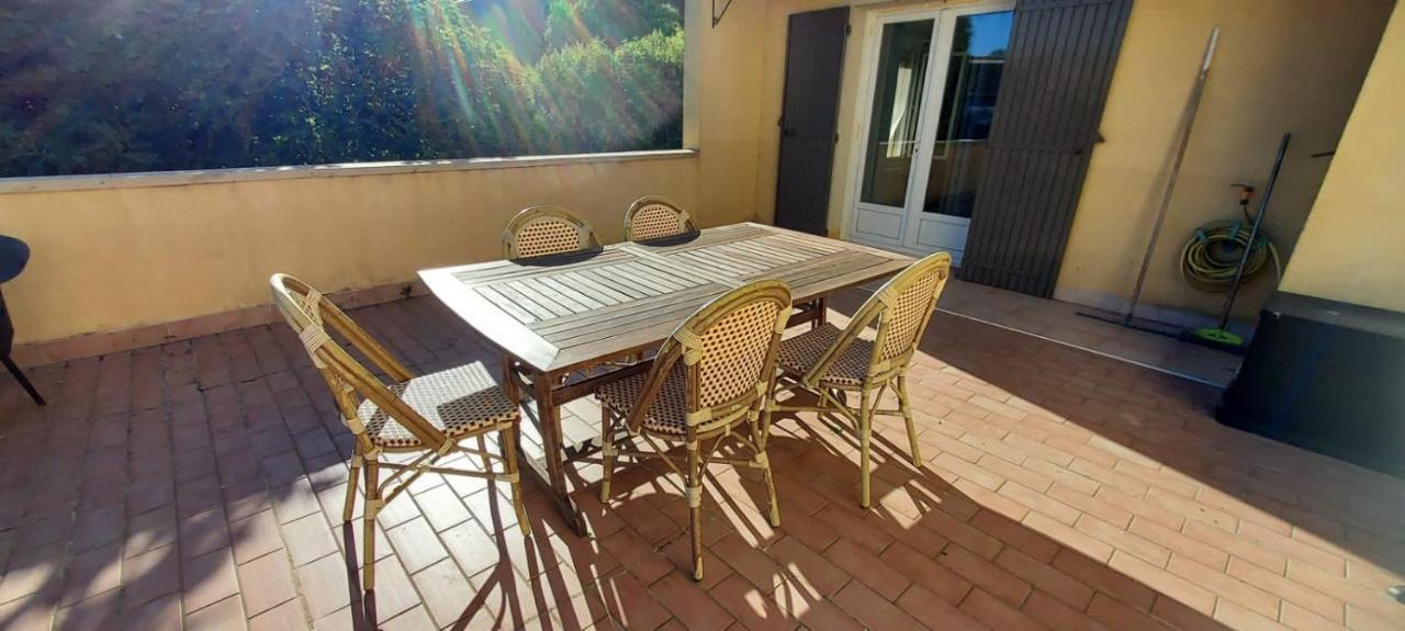 사리앙 Chambre Avec Terrasse 아파트 외부 사진
